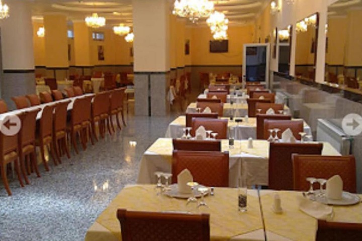 Dining 31 of 44
