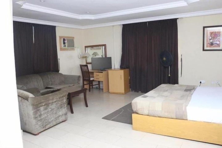 Room 16 of 27