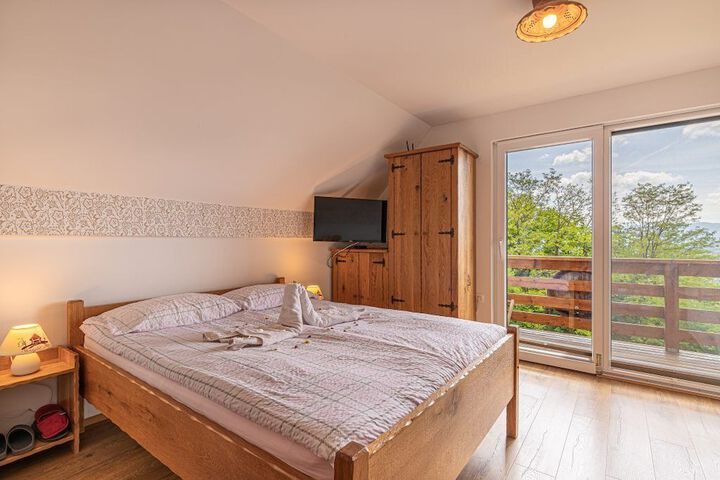 Room 4 of 27