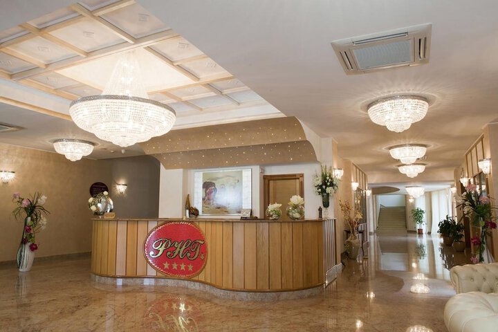 Entrance & Lobby