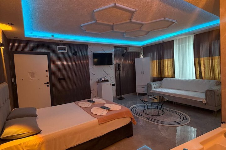 Room 11 of 29