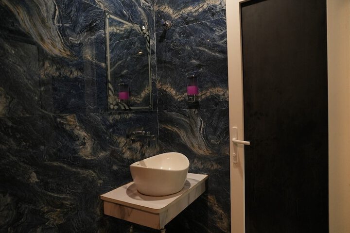 Room 17 of 25