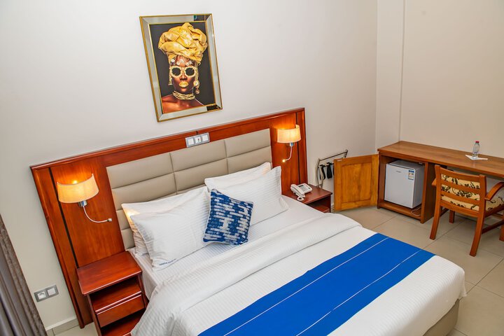 Room 3 of 44