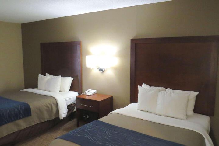 2 Double Beds (6 of 8)