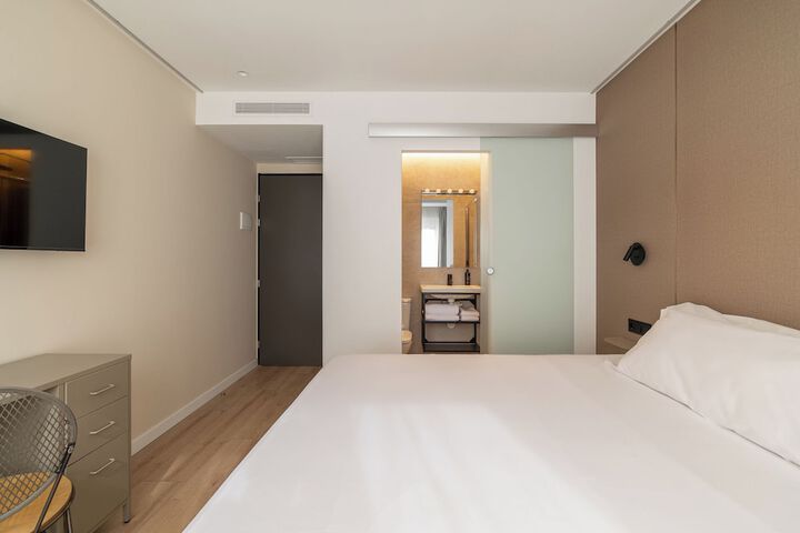 Room 4 of 23