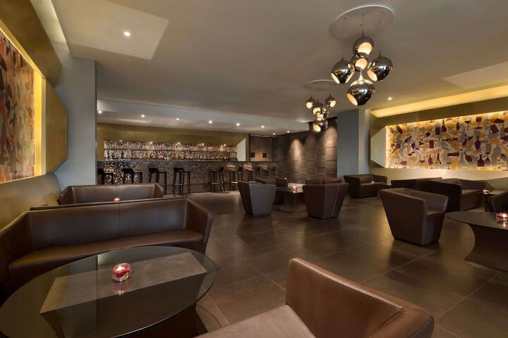 Lounge 45 of 57