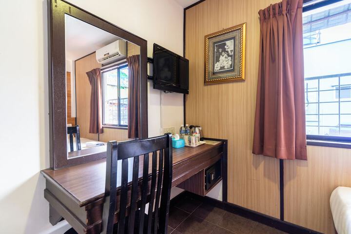 Room 6 of 30