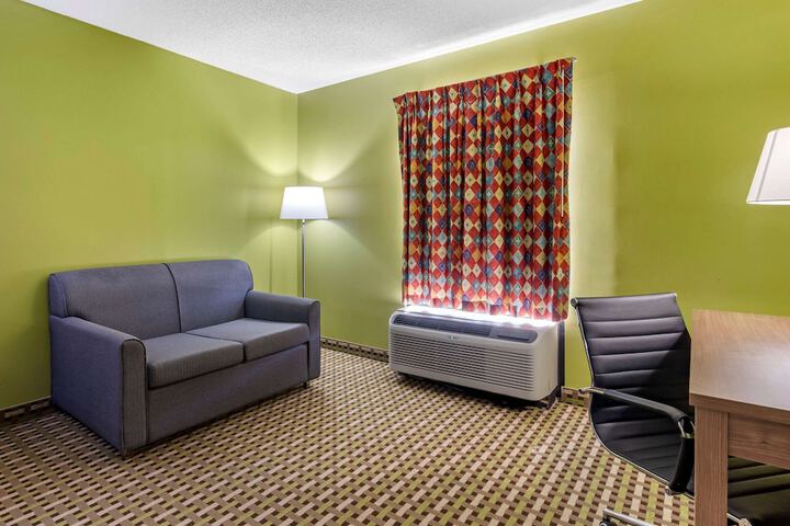 1 King Bed (7 of 14)