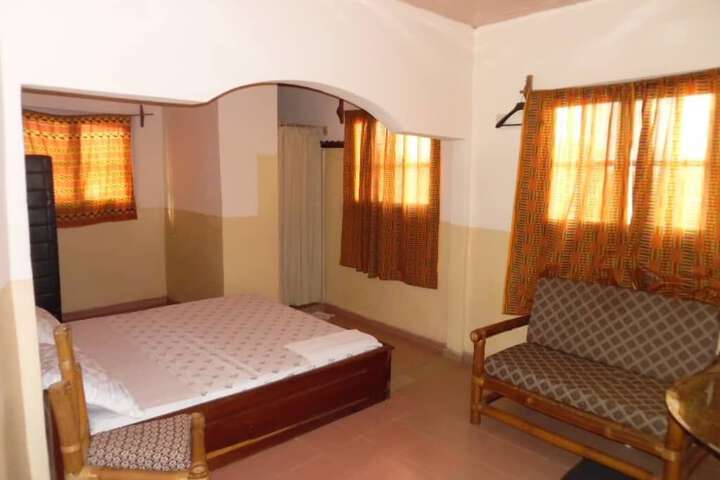 Room 5 of 9