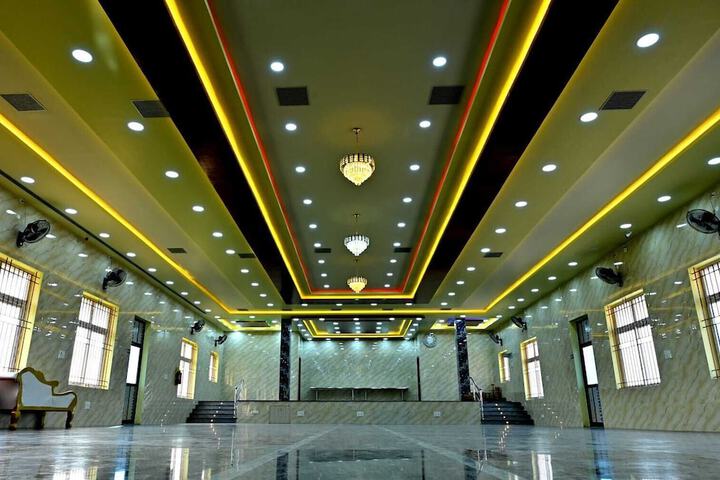 Business Center 14 of 25
