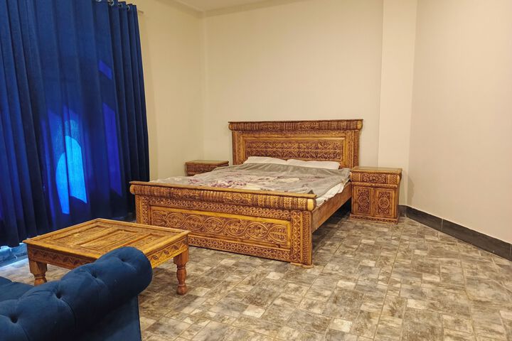 Room 33 of 37