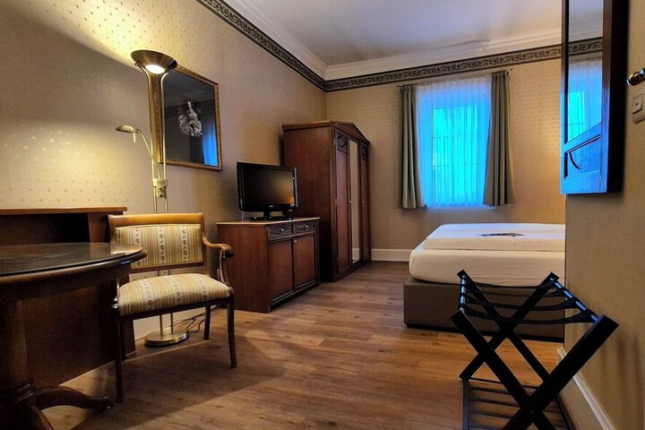 Room 26 of 53