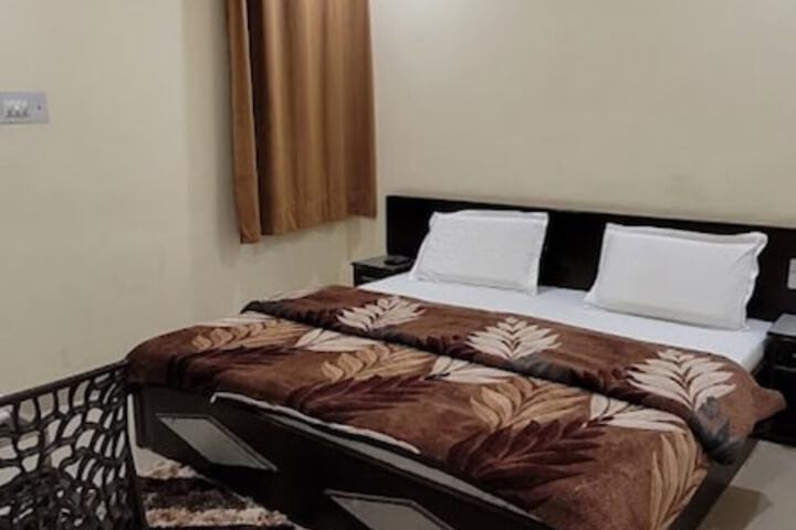 Room 12 of 19