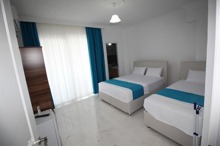 Room 9 of 18