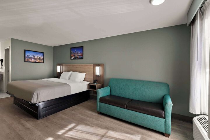 1 King Bed (4 of 20)