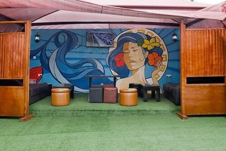 Lounge 19 of 22