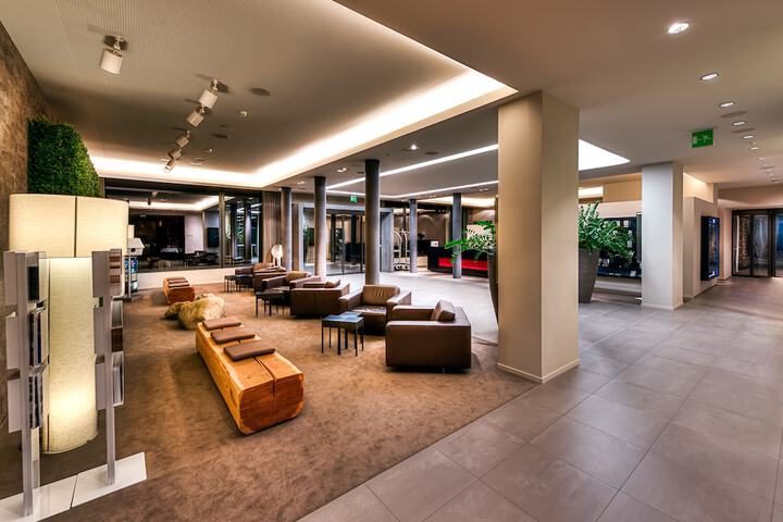 Entrance & Lobby