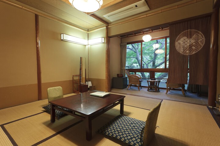 Room 27 of 70