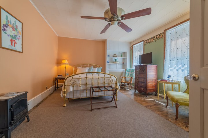 Room 2 of 22