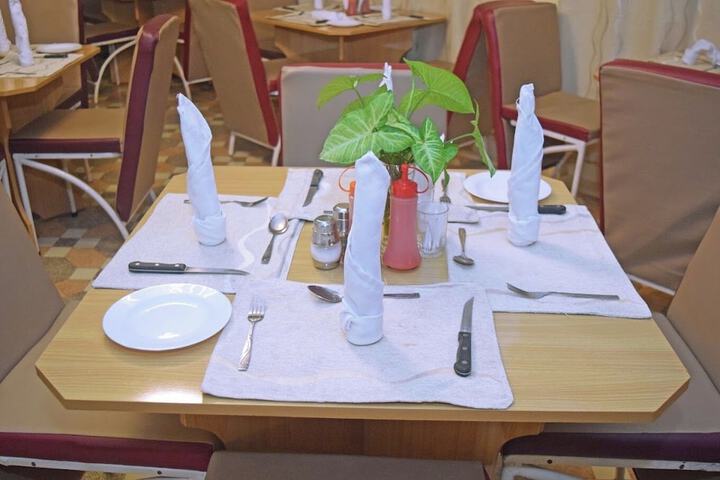 Dining 34 of 66
