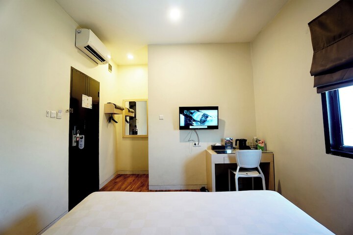 Room 13 of 36