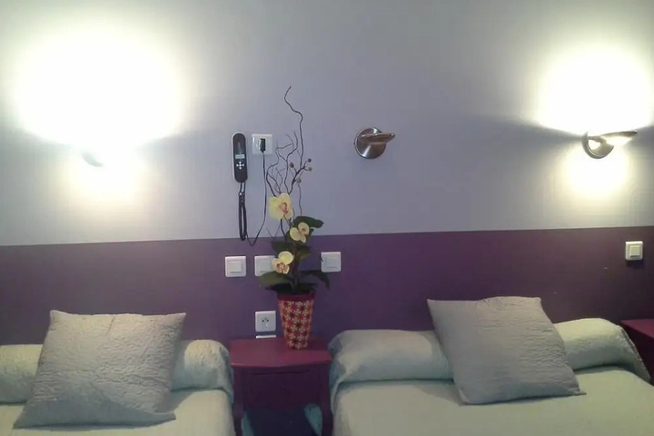 Room 2 of 18