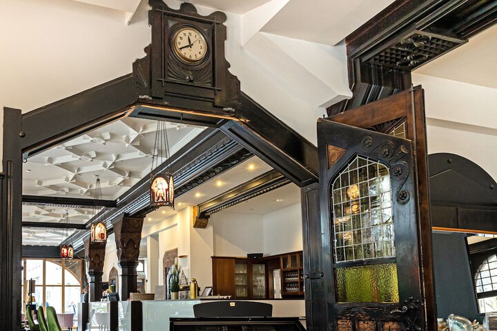 Entrance & Lobby