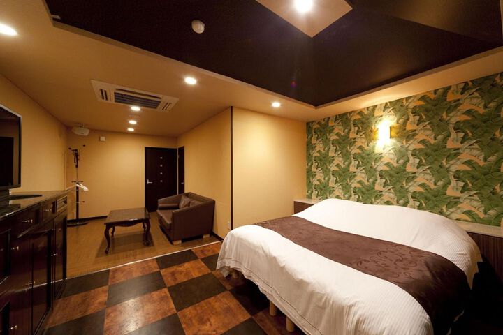 Room 12 of 28