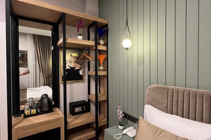 Room 17 of 47