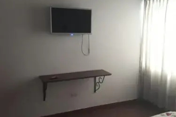 Room 4 of 11