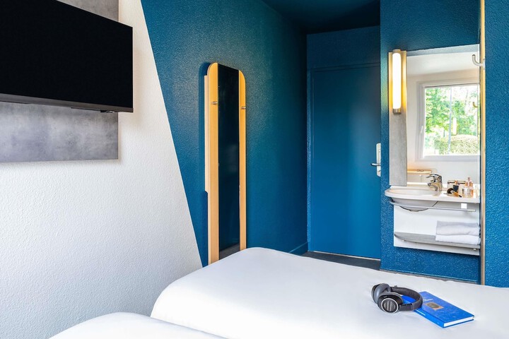 Room 5 of 26