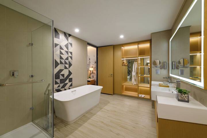 Room 15 of 39