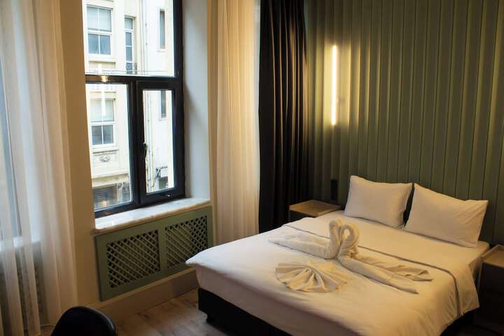 Room 11 of 27