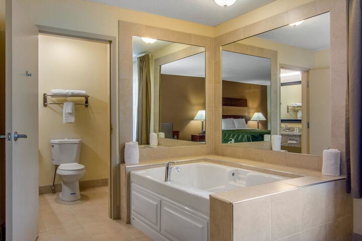 Jetted tub