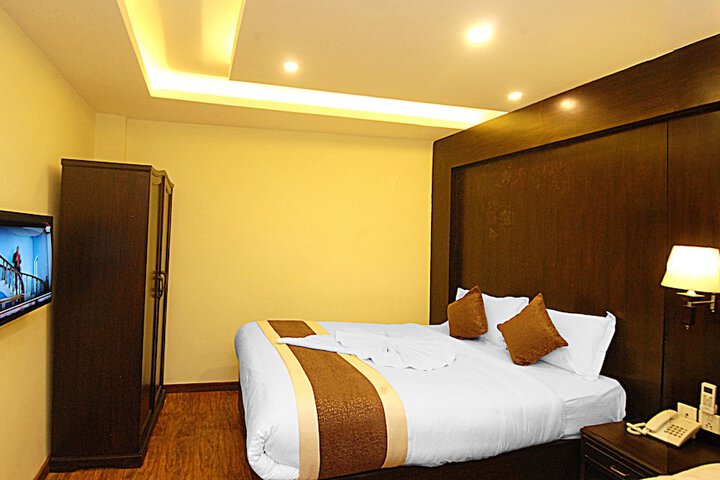 Room 16 of 36