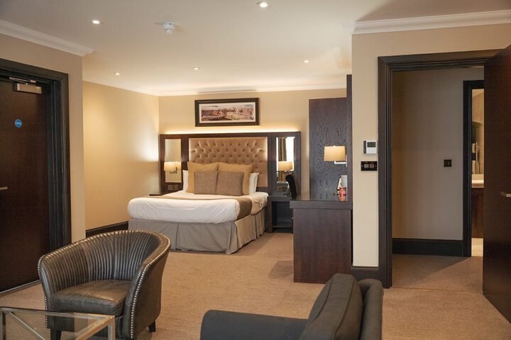 Room 33 of 86