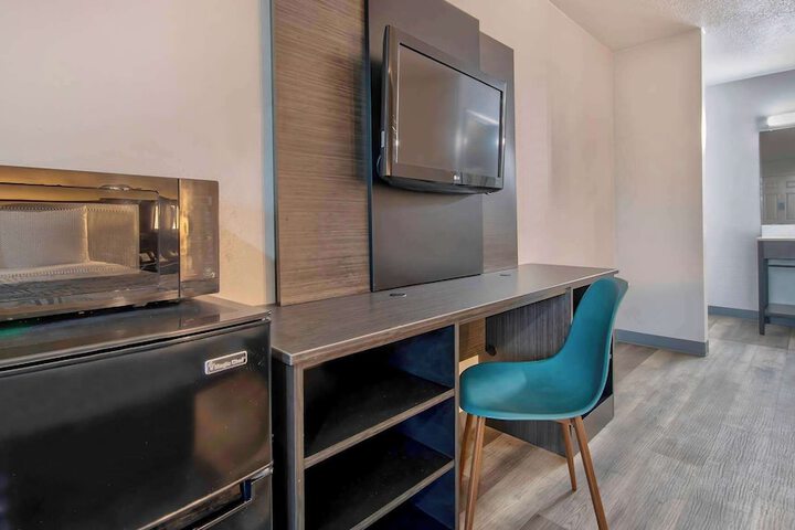 Room 6 of 42