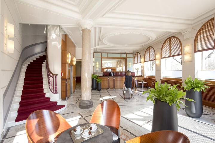 Guest Lobby