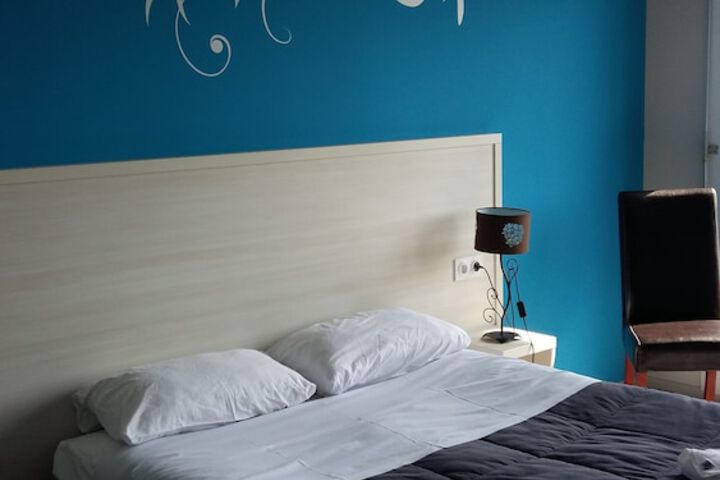 Room 6 of 60