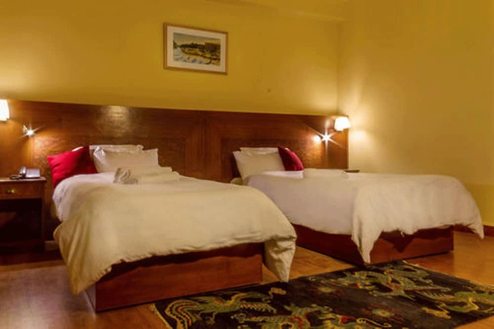 Room 9 of 48