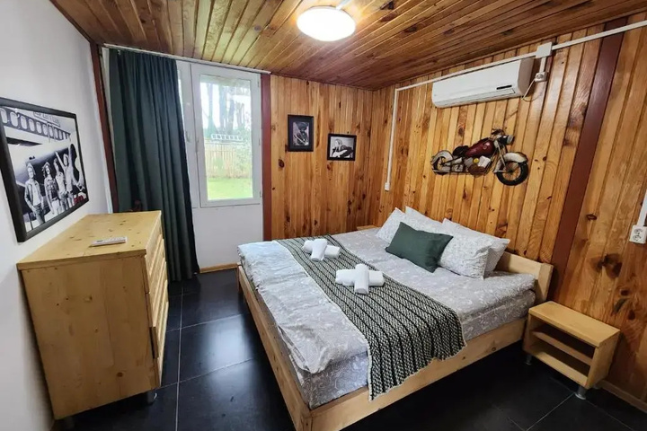 Room 4 of 12