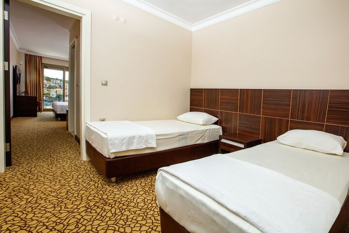 Room 6 of 24