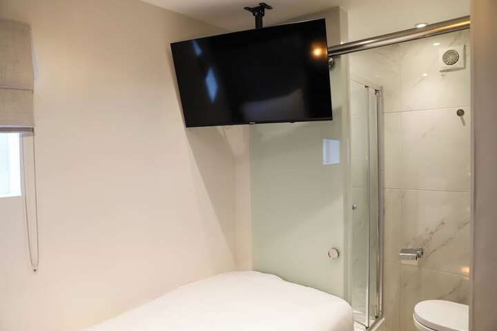 Room 34 of 68