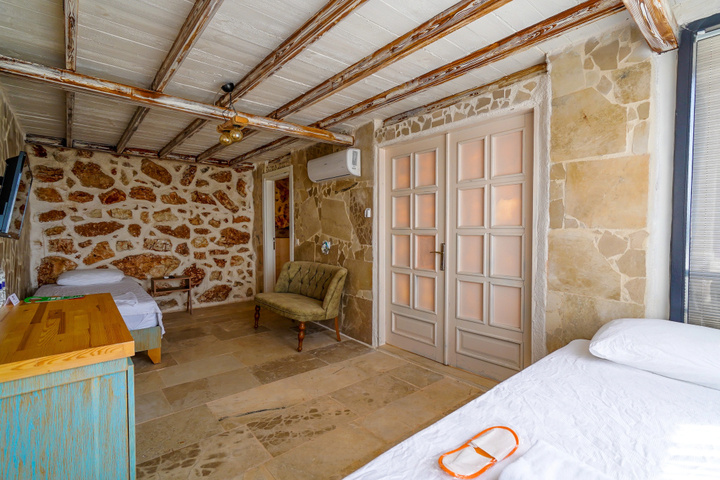 Room 3 of 40