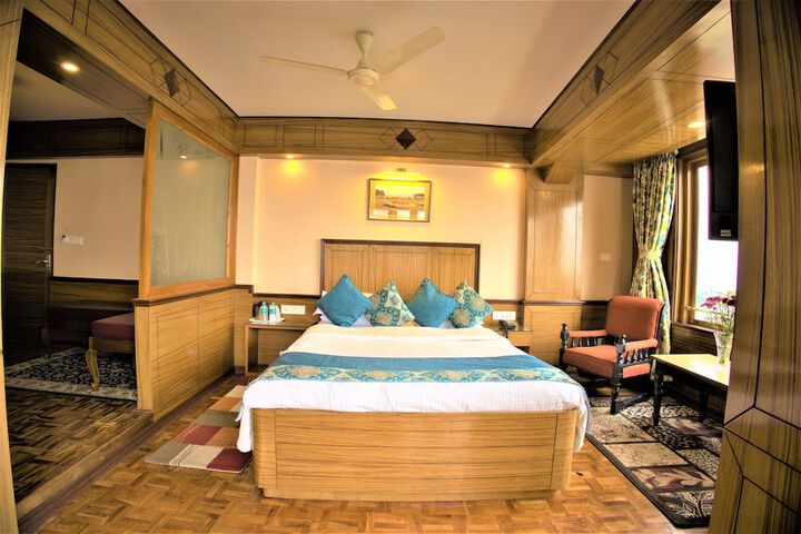 Room 4 of 19