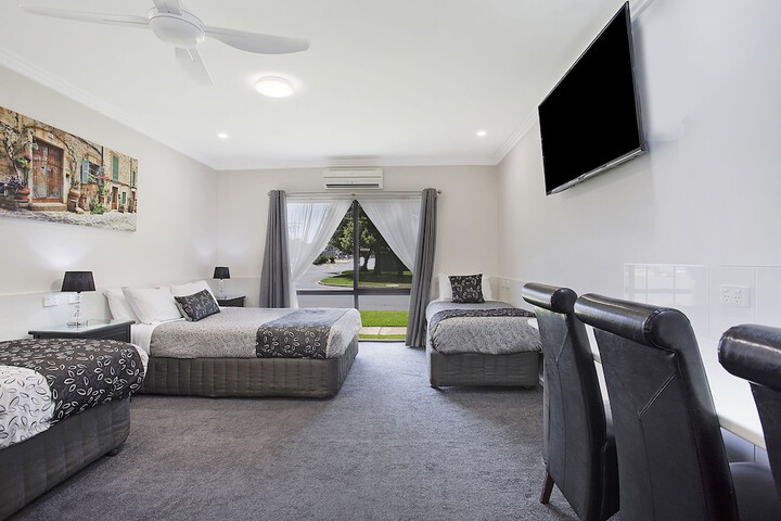 Room 15 of 34