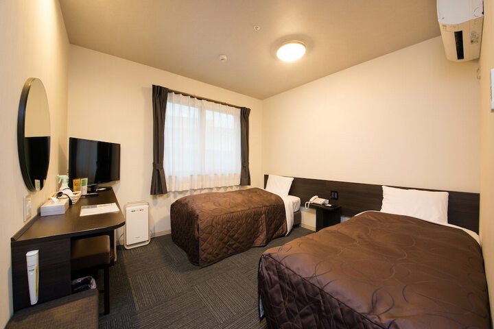 Room 6 of 34