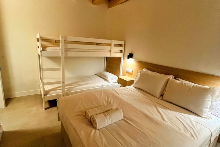 Room 7 of 16