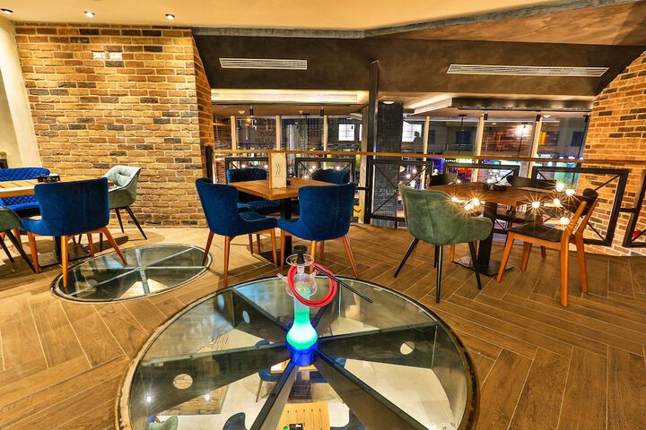Lounge 57 of 76
