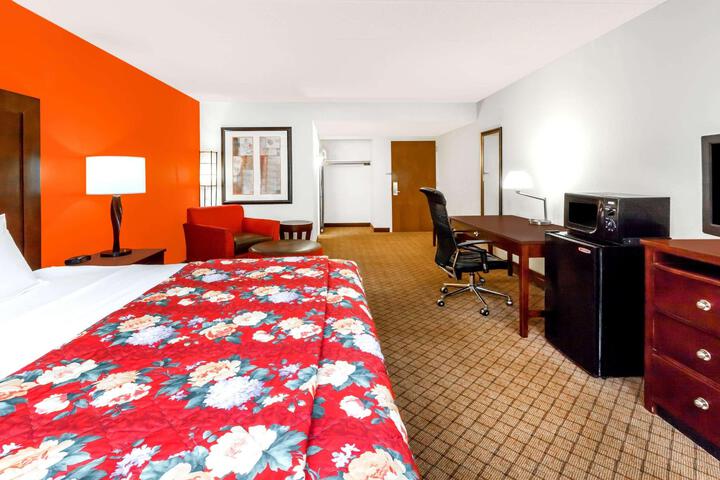 2 Queen Beds (9 of 11)